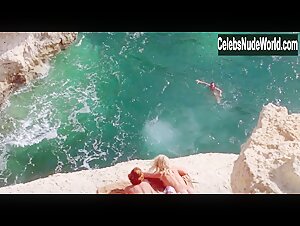 Daryl Hannah Blonde , Beach in Summer Lovers (1982) 10