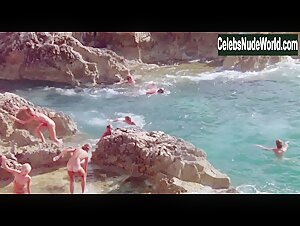 Daryl Hannah Blonde , Beach in Summer Lovers (1982) 5