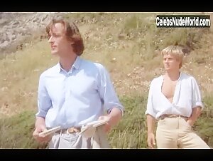 Dawn Dunlap Outdoor , Explicit in Laura, les ombres de l'ete (1979) 3