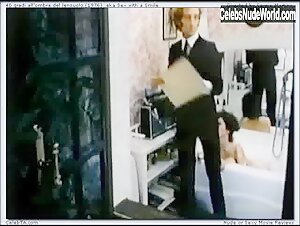 Dayle Haddon Bathtub , Explicit in 40 gradi all'ombra del lenzuolo (1976) 9