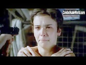 Debora Falabella in 2 Perdidos numa Noite Suja (2002) 14