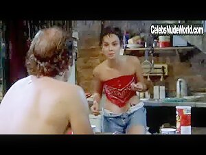 Debora Falabella in 2 Perdidos numa Noite Suja (2002) 9