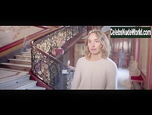 Deborah Francois in Loue-moi! (2017) 14