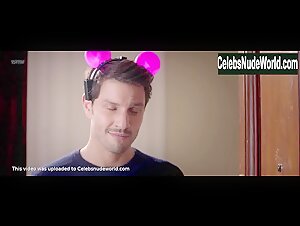 Deborah Francois in Loue-moi! (2017) 20