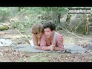 Desiree Nosbusch Blonde , Outdoor in Good Morning, Babylon (1987) 15