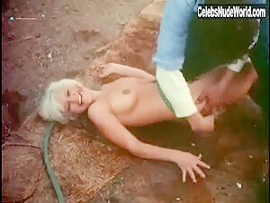 Debbie Osborne boobs , Outdoor in Tobacco Roody (1970) 4