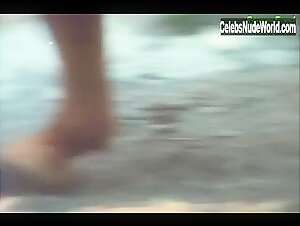 Debora Cali underware in La storia di Lady Chatterley (1989) 6
