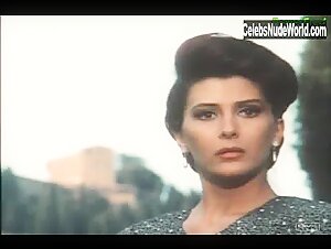 Debora Cali boobs , Outdoor in La storia di Lady Chatterley (1989) 1