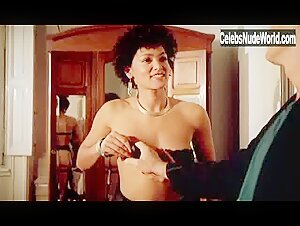 Debora Caprioglio in Spiando Marina (1992)