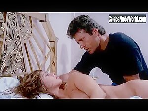 Debora Caprioglio in Spiando Marina (1992) 20
