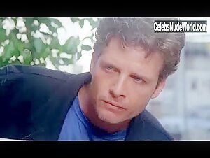 Debora Caprioglio in Spiando Marina (1992) 8