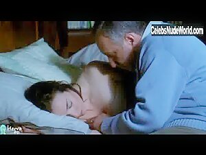 Delphine Rollin Brunette , Kissing in Une employee modele (2002) 7