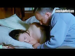 Delphine Rollin Brunette , Kissing in Une employee modele (2002) 8
