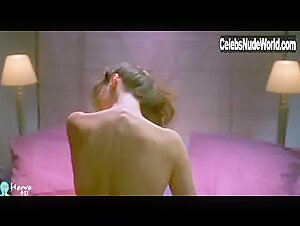 Delphine Rollin Brunette , Hot in Une employee modele (2002) 13