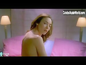 Delphine Rollin Brunette , Hot in Une employee modele (2002) 18
