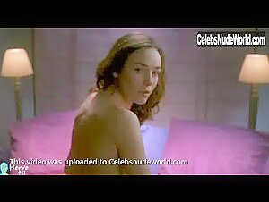 Delphine Rollin Brunette , Hot in Une employee modele (2002) 20