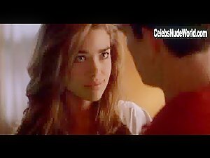 Denise Richards & Neve Campbell Threesome in Wild Things (1998) 2