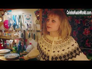 Desiree Akhavan Blonde , Lesbian in The Bisexual (series) (2018) 10