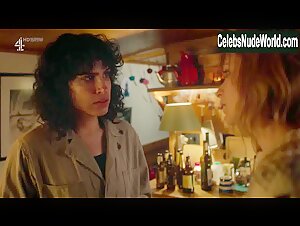 Desiree Akhavan Blonde , Lesbian in The Bisexual (series) (2018) 14