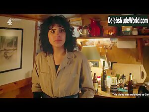 Desiree Akhavan Blonde , Lesbian in The Bisexual (series) (2018) 9