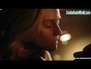 Diane Kruger Blonde , Kissing in The Bridge (series) (2013) 15