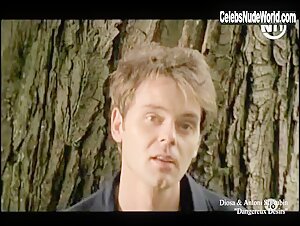 Diosa Outdoor , Hot scene in Dangereux desirs (2001) 2