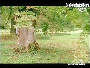Diosa Outdoor , Hot scene in Dangereux desirs (2001) 4