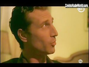 Diosa Blonde , Big Butt scene in Trio dangereux (2001) 6