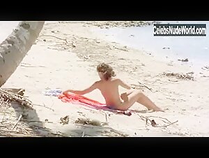 Dirce Funari in Le notti erotiche dei morti viventi (1980) 2