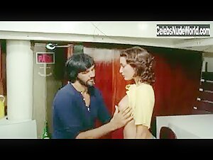 Dirce Funari Outdoor , Hot in Le notti erotiche dei morti viventi (1980) 18