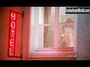 Dominique Sanda in Une chambre en ville (1982) 12