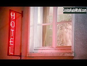 Dominique Sanda in Une chambre en ville (1982) 13