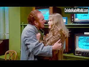 Dominique Sanda in Une chambre en ville (1982) 3