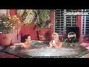 Dona Speir in Do or Die (1991) 14