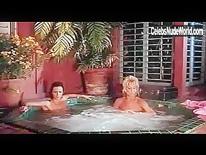 Dona Speir in Do or Die (1991) 6
