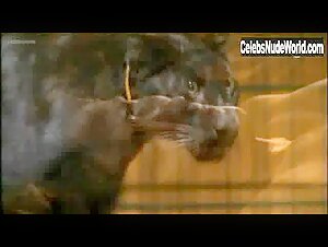 Erika Marozsan in Die Katzenfrau (2002) 15