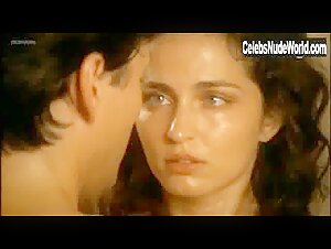 Erika Marozsan in Die Katzenfrau (2002) 6
