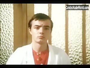Evelyne Trager in Hausfrauen-Report 2: Der neue Hausfrauen-Report (1971) 15