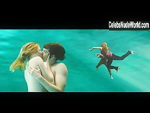 Evan Rachel Wood Explicit , Hot in Across the Universe (2007) 14