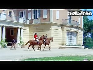 Eva Robin Blonde , Outdoor in Le c... de Marilyne (1980) 1