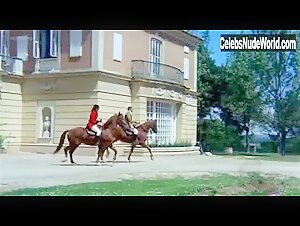 Eva Robin Blonde , Outdoor in Le c... de Marilyne (1980) 2