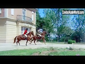 Eva Robin Blonde , Outdoor in Le c... de Marilyne (1980) 3