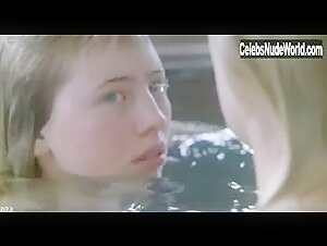 Emmanuelle Seigner Pool , Blonde in Backstage (2005) 13