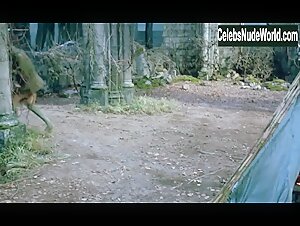 Emmanuelle Beart Outdoor , Explicit in Il viaggio di Capitan Fracassa (1990) 6
