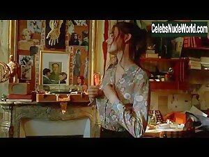 Eva Green Undress , boobs scene in Dreamers (2003) 8