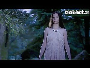 Eva Green Outdoor , Explicit in Camelot (series) (2011) 9