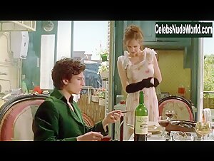 Eva Green Brunette , Sexy Dress in Dreamers (2003) 4
