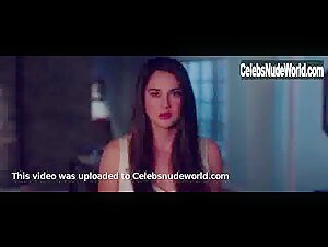 Eva Green in White Bird in a Blizzard (2014) 20