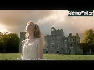 Elizabeth Debicki in Vita and Virginia (2018) 19