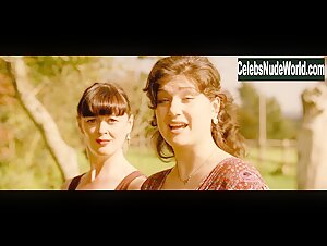Gemma Arterton in Tamara Drewe (2010) 5